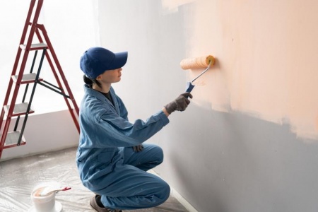 Pourquoi faire appel à un artisan peinture pour vos projets décoratifs