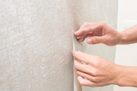Les techniques professionnelles pour une pose de papier peint réussie